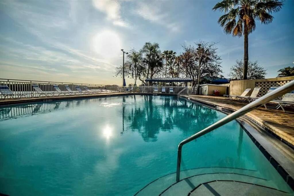 Manatee, Studio202, Beach Steps Away! Pool+Wifi Ruskin Zewnętrze zdjęcie