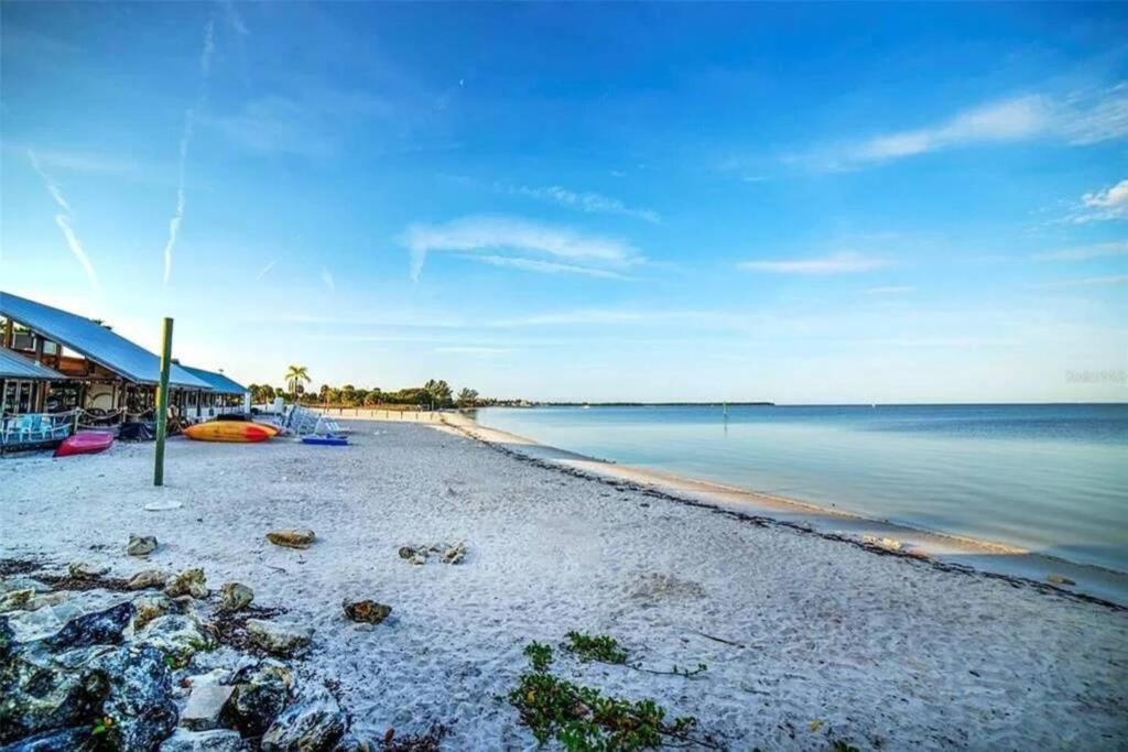 Manatee, Studio202, Beach Steps Away! Pool+Wifi Ruskin Zewnętrze zdjęcie
